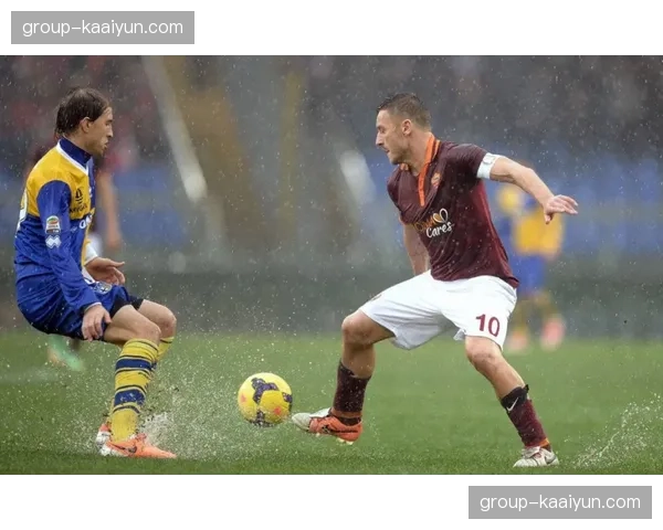 内收型边后卫面临挑战 长传找边路成针对性战术 内收型边后卫面临挑战 长传找边路成针对性战术