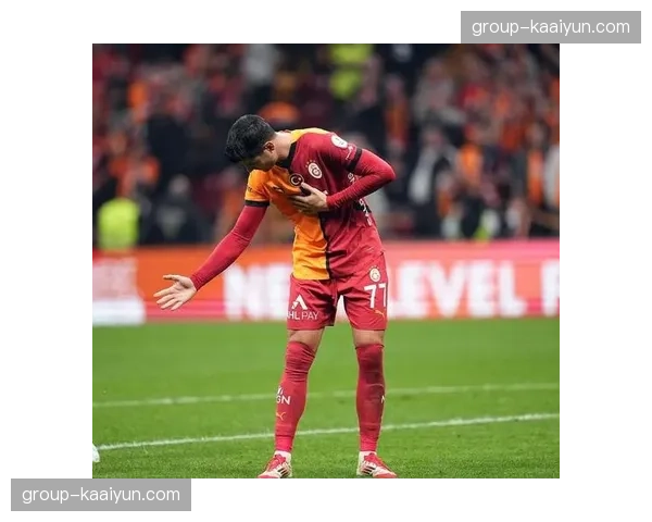 阿克金防守对抗成功率提升 加拉塔萨雷后防线硬度增强